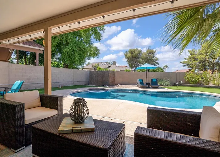 Heated Pool & Spa, Game Room, 4 Bdrm Glendale