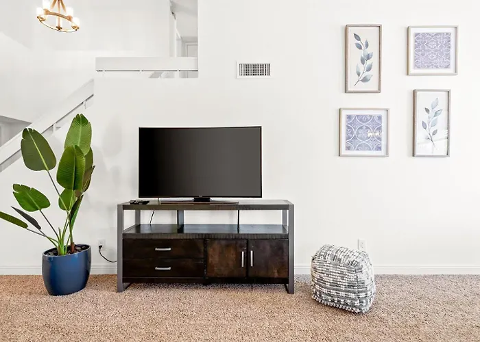 Dom wakacyjny Heated Pool & Spa, Game Room, 4 Bdrm *