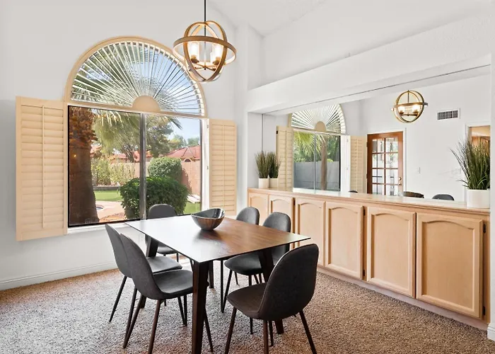 Dom wakacyjny Heated Pool & Spa, Game Room, 4 Bdrm Glendale