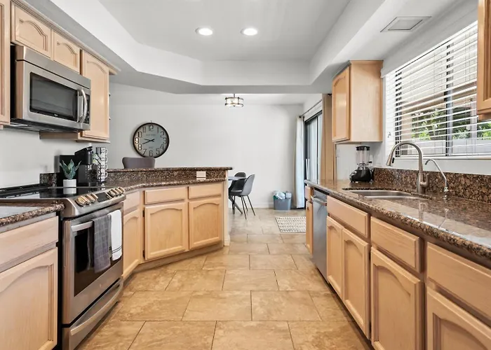 Heated Pool & Spa, Game Room, 4 Bdrm Dom wakacyjny Glendale